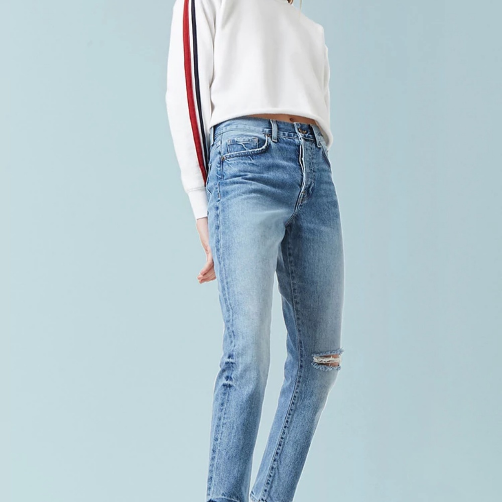High-Rise Knee-Slit Mom Jeans - Picture 3 of 8